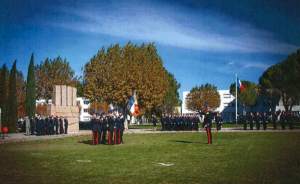 La tenue de tradition en service à l'école nationale supérieure des officiers de sapeurs pompiers